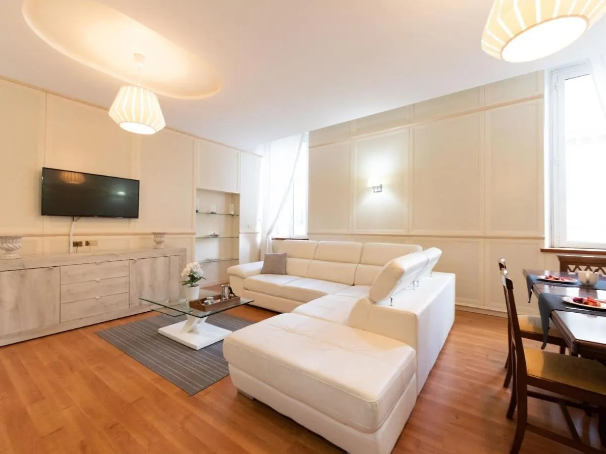 The Best Rent - Stylish One-Bedroom Apartment In Piazza Barberini Rome