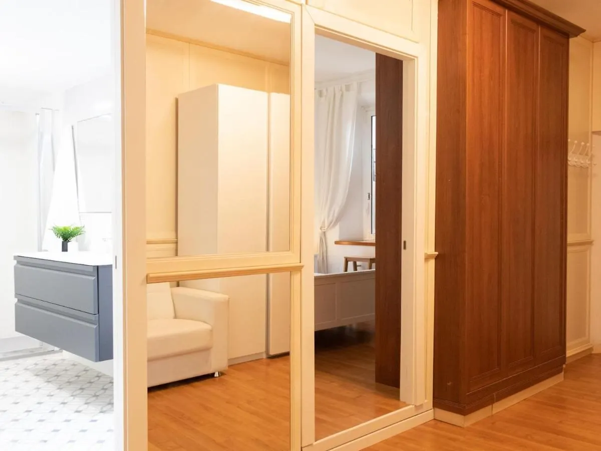 The Best Rent - Stylish One-Bedroom Apartment In Piazza Barberini Rome Italy