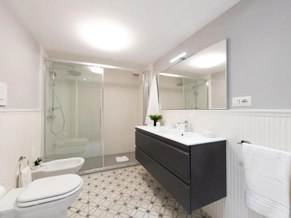The Best Rent - Stylish One-Bedroom Apartment In Piazza Barberini Rome Italy