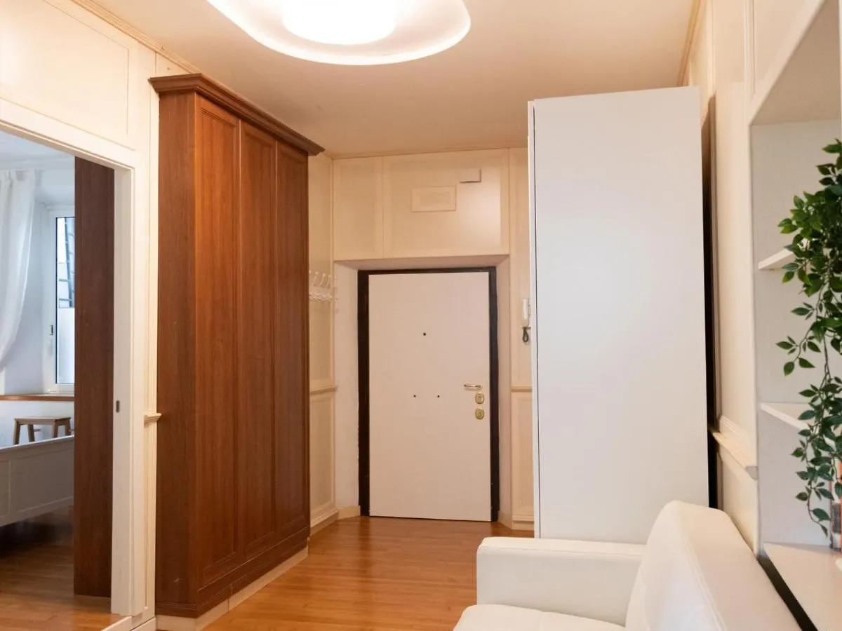 The Best Rent - Stylish One-Bedroom Apartment In Piazza Barberini Rome
