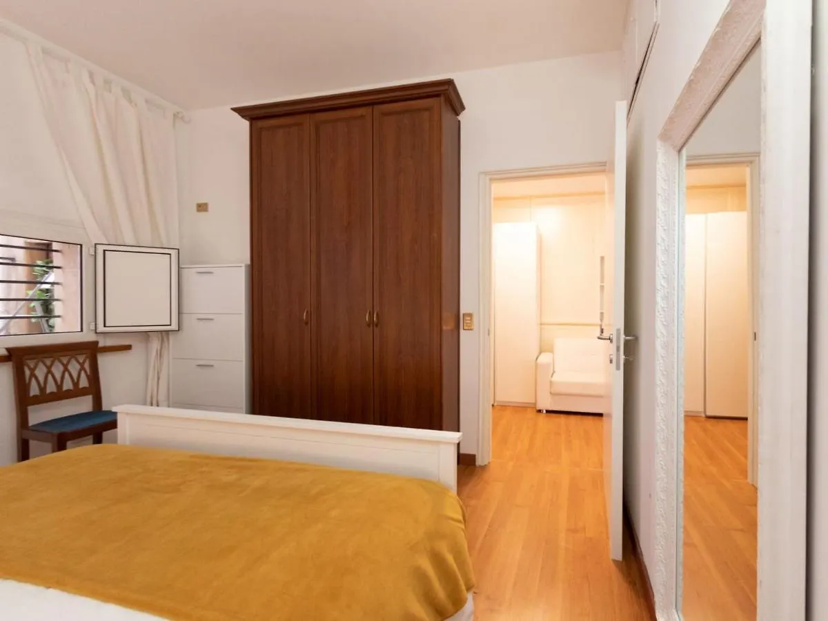 The Best Rent - Stylish One-Bedroom Apartment In Piazza Barberini Rome
